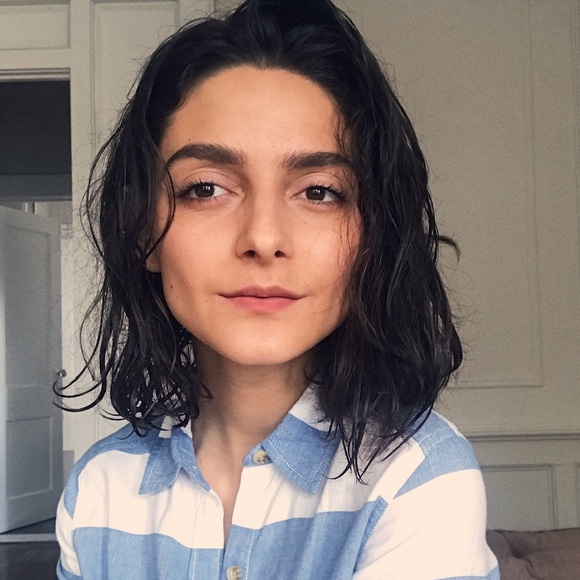 Meet your Posher, Ariella - Picture 1 of 1